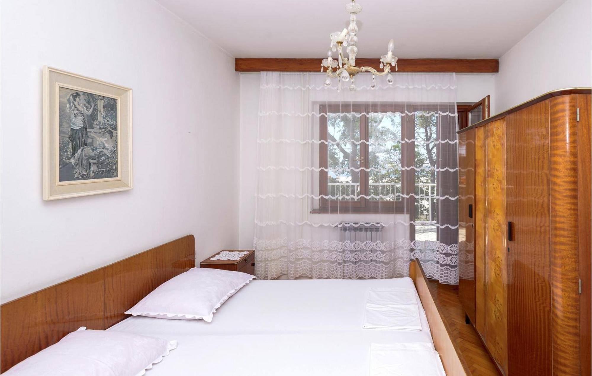3 Bedroom Beautiful Apartment In Senj Сень Экстерьер фото